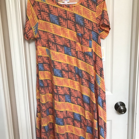 shirts and dresses - Picture 4 of 16